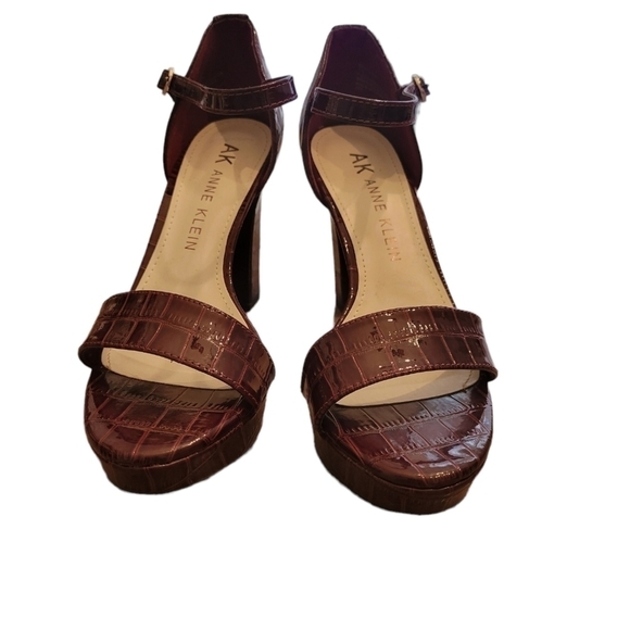 Anne Klein Vaughn Croc Embossed Heels Size 7 1/2 - Picture 4 of 11
